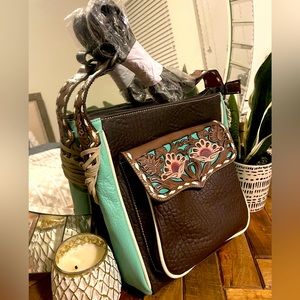 NWT! Ariat Tooled Leather Crossbody